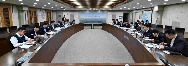 21일 시청 영상회의실에서 '2026년도 국비 확보를 위한 제3차 보고회'가 열리고 있다.(사진제공=인천시)