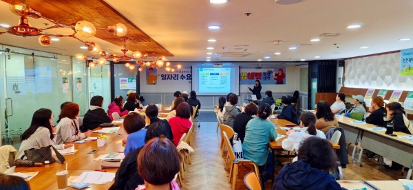 인천시교육청(교육감 도성훈)은 지난 22일 2025년도 제2회 교육공무직원 공개채용의 일환으로 인천고용복지플러스센터와 연계해 조리실무사 직종 채용 설명회를 개최했다.