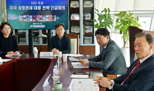 회의를 주재하는 홍문표 홍문표 한국농수산식품유통공사(aT) 사장
