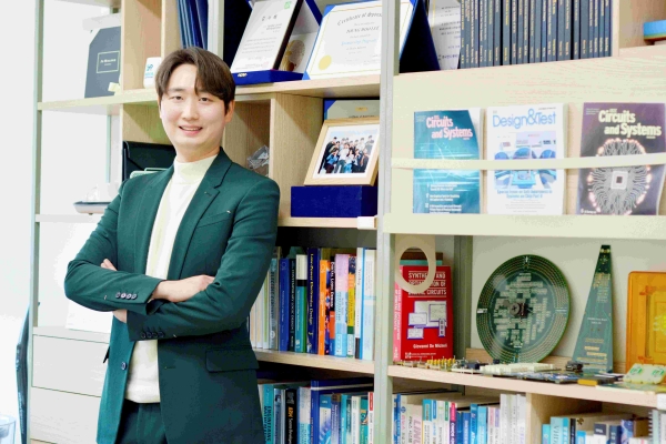 교원창업기업 ㈜에이다스랩 대표 이영우 인하대 전기전자공학부 교수.