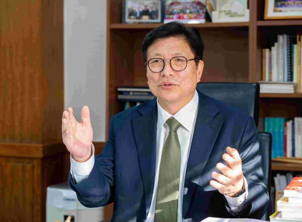 도성훈 인천시교육감은 오는 6월 조기 대선을 앞두고 교육의 지속 가능한 발전과 공공성 강화를 위한 '3대 교육정책'을 각 정당과 대선 후보들에게 공식 제안했다.