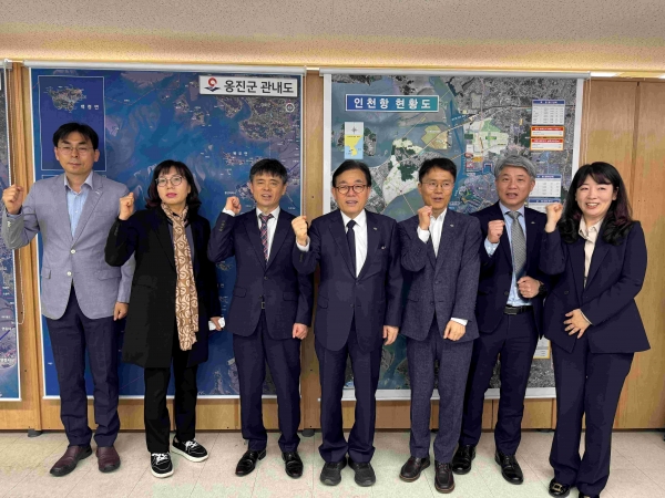 한국해운조합(이사장 이채익, 이하 조합)은 2,300여개 조합원사 대상으로 현장 중심의 안전 점검과 위험 요소 제거를 당부하는 안전강화 메시지를 발송하는 등 현장과 함께하는 안전강화 행보를 지속하고 있다.