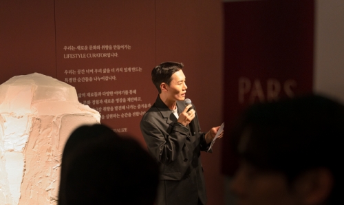 사진: 지난 18일 파르스 서울(PARS SEOUL)에서 진행된 리브랜딩 행사에서 ㈜티엔에스트레이딩의 최승민 대표가 기념사를 하고 있다.