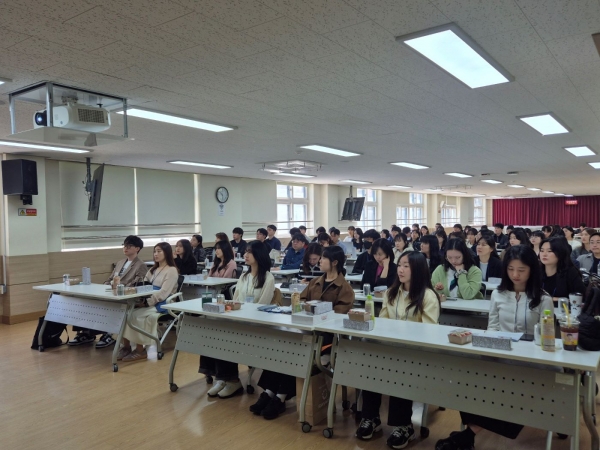 경기도교육청율곡연수원(원장 이영창)이 공직에 첫발을 내딛은 신규공무원 500여 명을 대상으로 '신규임용자추수과정:온(ON)통로드' 연수를 운영한다.