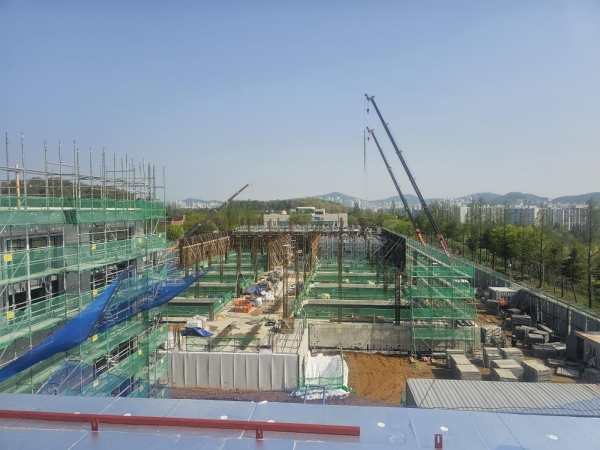 인천시(시장 유정복) 상수도사업본부는 2030년까지 단계적 도입 계획에 따라 정수장 고도정수처리시설 사업을 차질 없이 추진하고 있다고 밝혔다.