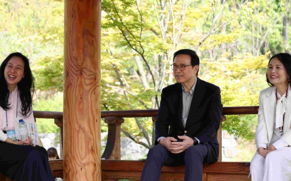 경기도교육청(교육감 임태희)이 교육활동 보호 종합대책 비전으로 '교육활동 보호로 교육공동체 모두가 행복하고 안전한 학교'를 제시하고 교원의 교육활동 보호에 적극 힘쓴다.