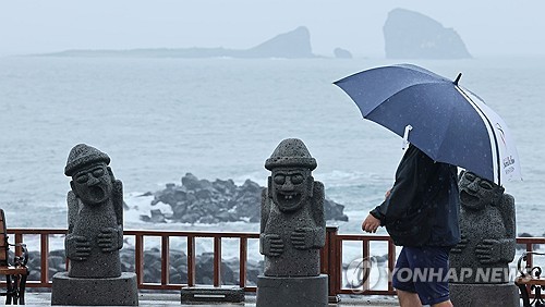 금요일 전국에 강풍과 함께 많은 비…낮 기온 20도 아래로 '뚝'