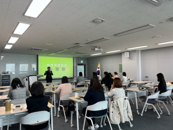 경기도교육청(교육감 임태희)은 8일과 9일 서울대학교 시흥캠퍼스에서 전문성과 직무역량 강화를 위한 '2025 교수요원 역량 강화 과정'을 운영한다.