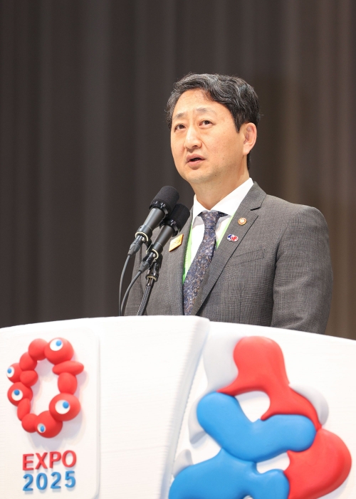 산업통상자원부와 KOTRA는 2025 오사카·간사이 엑스포에서 5월 13일 한국의 날 공식 기념식을 개최했다. 기념식에서 안덕근 산업부 장관이 발언하고 있다.