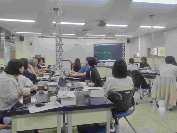 경기도교육청미래과학교육원(원장 박정행)이 미래지향적 과학수업 역량 강화를 위한 '디지털 기반 융합탐구 역량 강화 직무연수(1~2기)'를 실시했다.