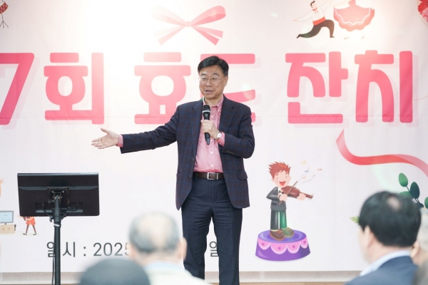 신상진 성남시장이 '보통골 효잔치' 참석해 인사말을 전하고 있다.