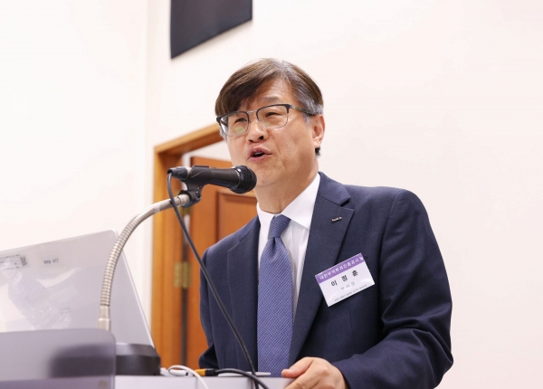 KOTRA와 태재대는 5월 20일부터 3일간 서울 KOTRA 본사에서 '글로벌 AI 리더 양성 과정'을 개최했다. 이정훈 KOTRA 부사장 겸 디지털무역투자본부장이 인사말을 하고 있다.