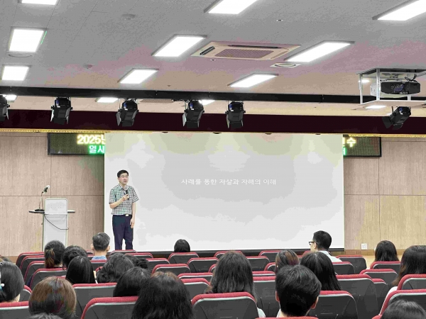 인천시교육청(교육감 도성훈) 위(Wee)센터는 21일 관내 고등학교 전문상담교사와 전문상담사를 대상으로 '사례를 통한 자살과 자해의 이해'를 주제로 직무연수를 실시했다.