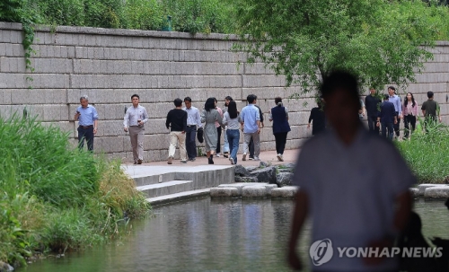 [오늘 날씨] 서울 낮 최고 23도…초여름 더위 기세 꺾여
