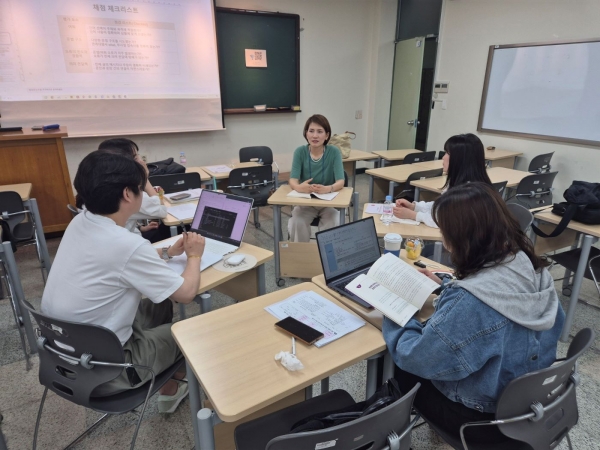 인천시교육청(교육감 도성훈)은 지난 23~24일 '서·논술형 평가 핵심 교원 연수'를 운영하고 학교 현장 적용을 위한 서·논술형 평가 가이드북 개발에 착수했다고 밝혔다.