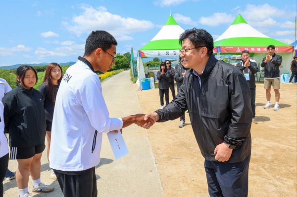 도성훈 인천시교육감은 지난 23일부터 25일까지 경상남도 김해시를 방문해 제54회 전국소년체육대회에 참가 중인 인천시 선수단을 격려했다.