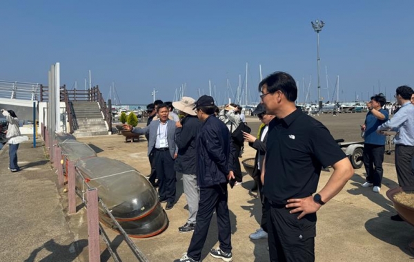 수산항 어촌신활력증진사업 현장점검 모습(사진제공=한국어촌어항공단)