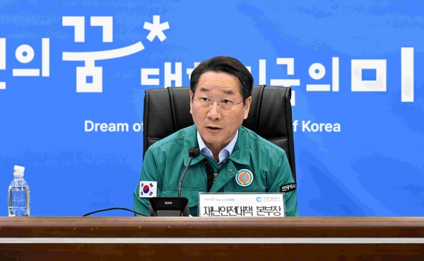유정복 인천광역시장이 28일 시청 재난안전상황실에서 '2025년 재난대응 안전한국훈련' 토론훈련을 주재하고 있다.