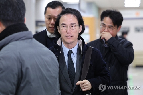 '200억대 횡령·배임 혐의' 조현범 회장 1심 징역 3년…법정구속