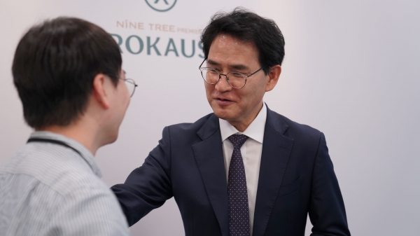 한국고용정보원 이창수 원장이 SNS서포터즈와 청년일자리정책과  국민홍보활동에 대해 소통하고 있다.