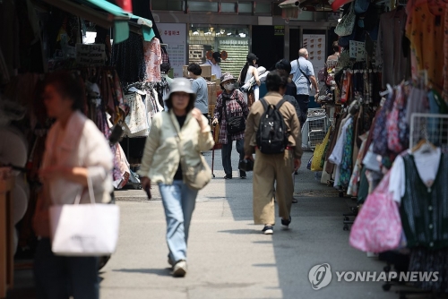 10년전보다 전 연령대, 소비지출 비중 감소