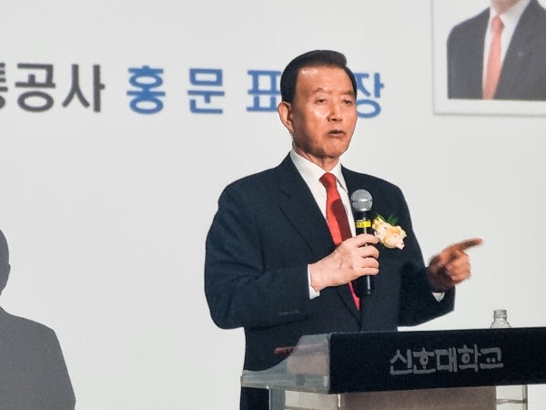 2025년 (사)한국조리학회 제92차 정기춘계학술대회 현장-축사하는 홍문표 aT 사장