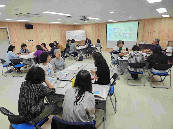 경기도교육청북부연수원(원장 이인순)이 화해중재단 중재위원의 전문성과 현장 실행력 강화를 위해'2025 화해중재단 중재위원 역량강화 직무연수 심화과정(1기, 2기)'을 운영한다.