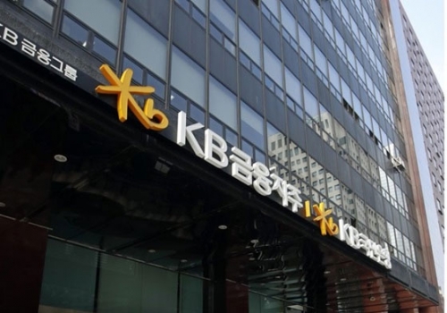 KB국민, SSG·삼성 등과 잇단 콜라보…'임베디드 금융' 박차