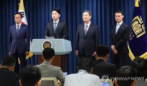 李대통령, 정무수석에 4선 의원 출신 우상호 임명
