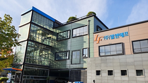 [특징주] 엘앤에프, 골드만삭스 '매도' 의견에 급락