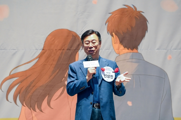 6월 8일 위례동 밀리토피아 호텔에서 열린 성남시 솔로몬의 선택 올해 4차(17기) 행사 때 신상진 성남시장이 인사말 중이다.