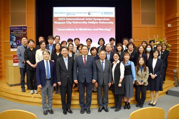 지난 5월 29일 일본 나고야시립대에서 '2025 한림대-나고야시립대 국제학술 심포지엄' 성료 후 단체 기념 촬영 모습.