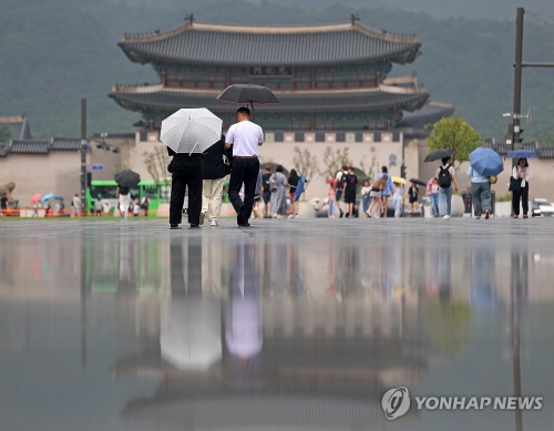 [오늘 날씨] 전국 곳곳 소나기…낮 최고 31도 무더위 계속