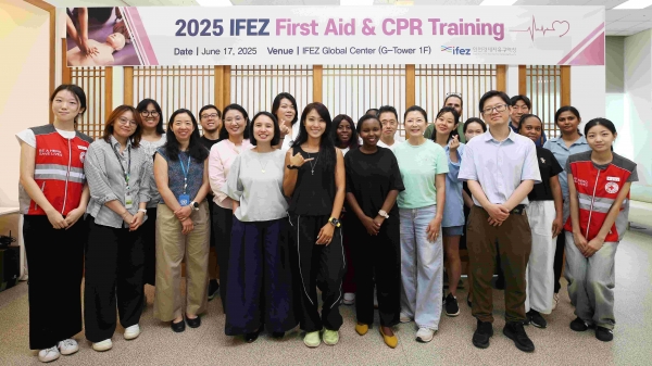 인천경제자유구역청(청장 윤원석)은 17일 IFEZ 글로벌센터에서 인천경제자유구역 내 거주 및 근무하는 외국인을 대상으로 심폐소생술(CPR) 및 응급처치법 교육을 성공적으로 마쳤다.