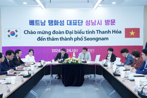 지난해 7월 성남시청 2층 율동관에서 진행한 베트남 타잉화성 대표단 접견 때 모습.