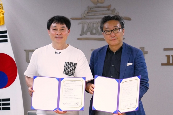 대경대연기예술과 상하이프린지페스티발MOU-(좌측) 라뤠민 대표, (우측) 김건표교수