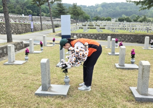 미래에셋생명, 현충일 맞이 국립서울현충원 봉사 진행