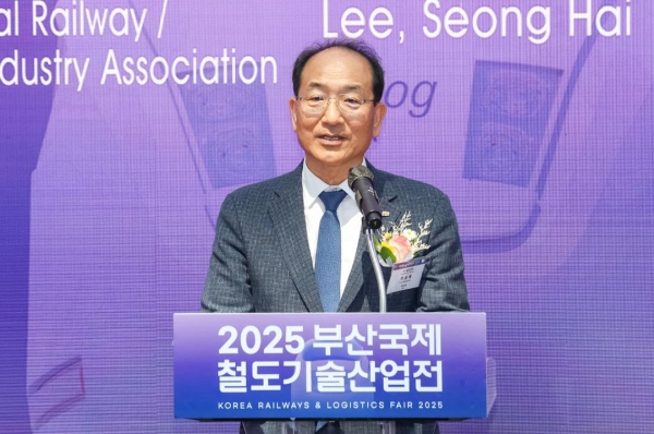 18일 '2025 부산국제철도기술산업전' 개막식에 참석 중인 이성해 국가철도공단 이사장