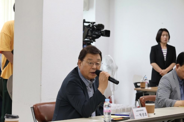18일 박성효 소상공인시장진흥공단 이사장은 전주 남부시장에서 '안전한 전통시장 만들기' 시범사업 완료보고회를 개최했다.