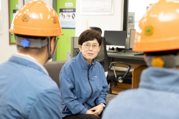 최연혜 한국가스공사 사장은 6월 17일 본격적인 장마철을 맞아 집중 호우로 인한 천연가스 공급시설 피해 예방을 위해 대구경북지역본부 왜관·중리관리소 현장 안전 점검에 나섰다.