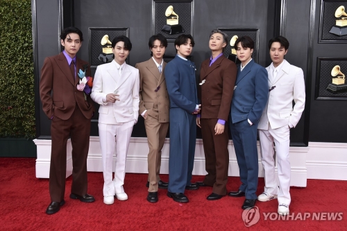 'K팝 슈퍼스타' BTS 전원 군 복무 종료…외신들도 컴백 기대감↑