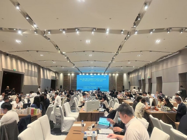 KOTRA는 주칭다오대한민국총영사관, 한국보건산업진흥원과 함께 19일 중국 산둥성 칭다오에서 '2025 중국 메디컬 코리아(Medical Korea in China)'를 개최했다. 상담장 현장의 모습.