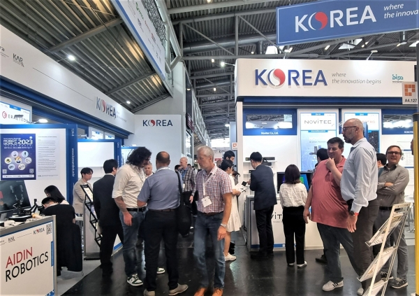 KOTRA는 6월 24일부터 4일간 독일 뮌헨에서 개최되는 '2025 독일 뮌헨 자동화 전시회'에서 한국관을 운영한다. 사진은 2023년 개최된 독일 뮌헨 자동화 전시회의 한국관 전경.