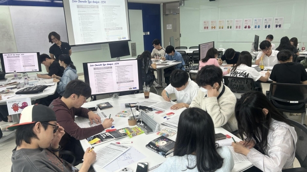 인천대학교 지역특화청년무역전문가양성사업단은 지난 5월 12일 오후 2시부터 5시까지 인천대학교 29호관 203호에서 GTEP 19기 요원 30여 명을 대상으로 '컬러와 내 성격행동 이해하기'를 주제로 한 특강을 성공적으로 개최했다고 밝혔다.