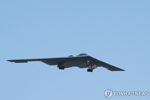 비좁은 B-2 조종석서 수십시간 논스톱 비행…