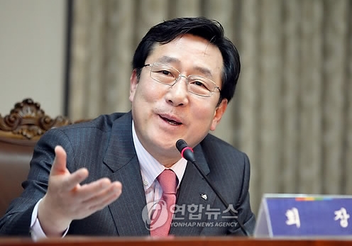 김기문 중소기업중앙회 회장이 18일 세종시 중소기업 전용단지 계획을 설명하고 있다.