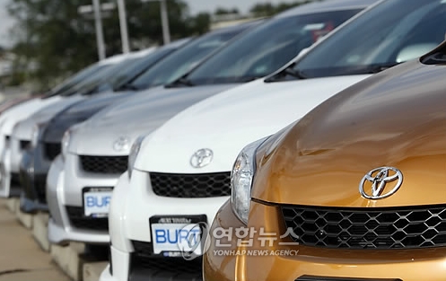 지난해 약 400만대의 리콜을 발표했던 도요타자동차가 가속 페달과 관련된 문제를 해결하기 위해 미국에서 판매된 차량 230만대를 리콜한다고 지난 21일 밝혔다
