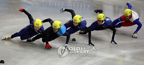 2010 국제빙상경기연맹 쇼트트랙 세계선수권대회 남자 1,500m 경기 모습(AP=연합뉴스)