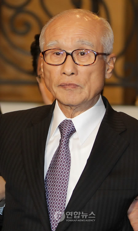 김우중 전 대우그룹 회장이 22일 오후 서울 밀레니엄힐튼호텔에서 열린 대우그룹 출범 43주년 기념행사에 참석했다