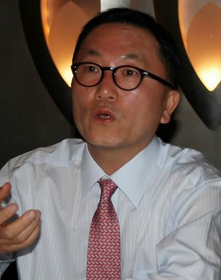 박현주 미래에셋그룹 회장이 24일(현지시간) 미국 뉴욕에서 특파원들과 간담회를 하고 있다. 박 회장은 미국내 소매금융 사업을 위해 현지 파트너와 협의 중이라고 밝혔다.